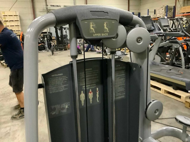 Technogym selection line upperback krachtstation - afbeelding 3 van  5