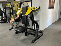 Technogym shoulder press fitness gym machine - afbeelding 1 van  8