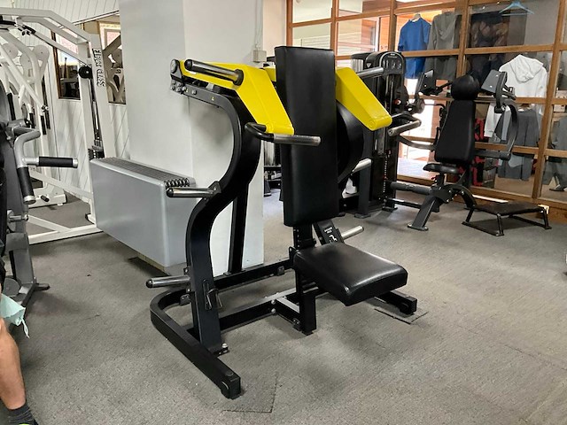 Technogym shoulder press fitness gym machine - afbeelding 3 van  8