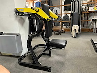 Technogym shoulder press fitness gym machine - afbeelding 4 van  8