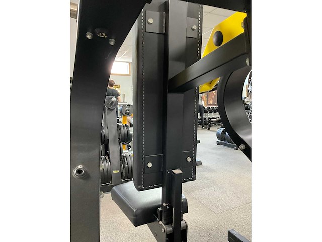 Technogym shoulder press fitness gym machine - afbeelding 8 van  8