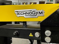 Technogym shoulder press fitness gym machine - afbeelding 7 van  8
