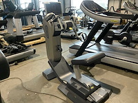Technogym top excite 700 led crosstrainer - afbeelding 1 van  6