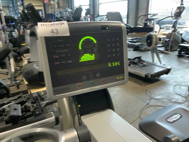 Technogym top excite 700 led crosstrainer - afbeelding 3 van  6