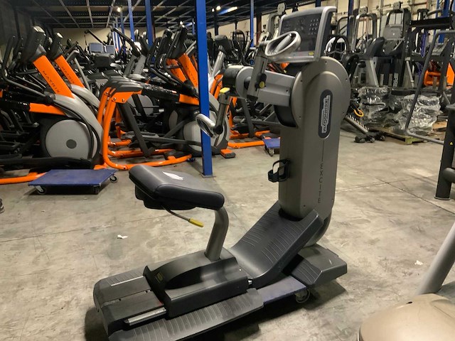 Technogym top excite 700 led crosstrainer - afbeelding 1 van  5