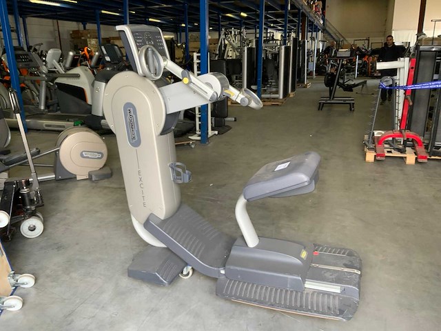 Technogym top excite arm fiets crosstrainer - afbeelding 1 van  6
