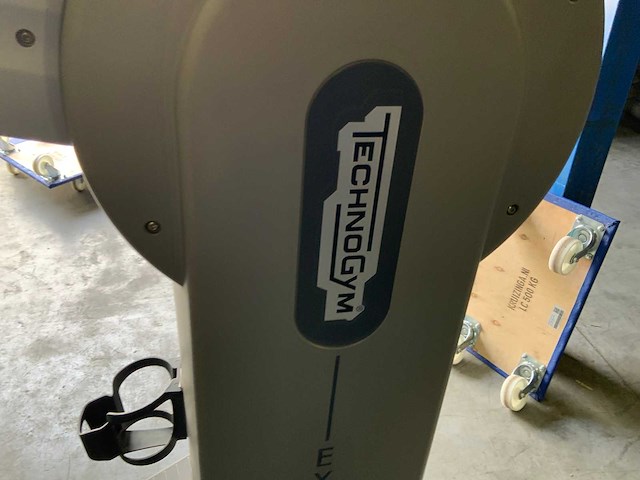 Technogym top excite arm fiets crosstrainer - afbeelding 2 van  2