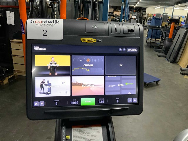 Technogym top excite unity 3 live crosstrainer - afbeelding 4 van  5