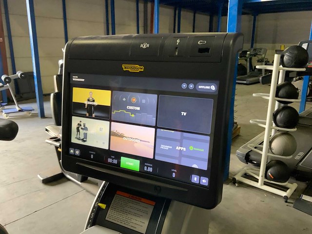Technogym top excite unity 3 live crosstrainer - afbeelding 6 van  6