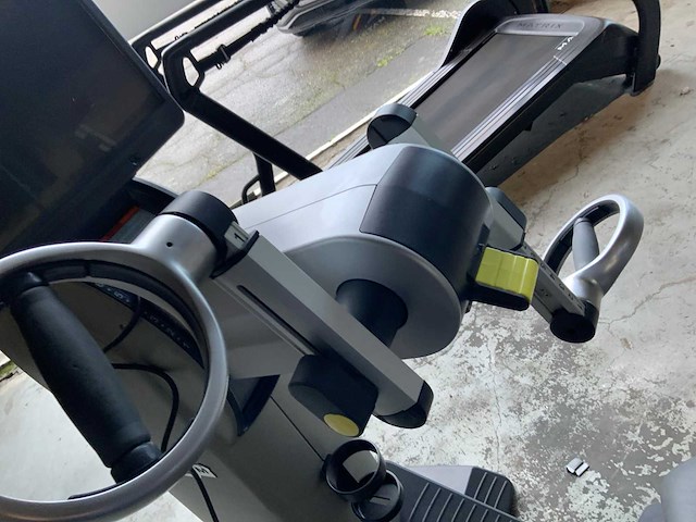 Technogym top excite unity 3 live crosstrainer - afbeelding 4 van  6