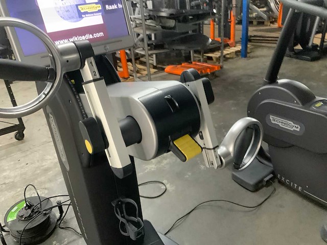 Technogym top excite visioweb crosstrainer - afbeelding 2 van  5