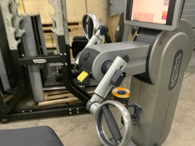 Technogym top excite visioweb crosstrainer - afbeelding 2 van  5