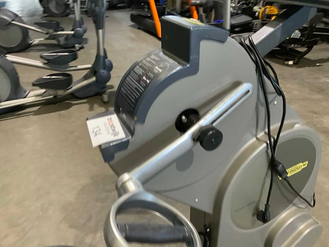 Technogym top xt arm fiets crosstrainer - afbeelding 2 van  5