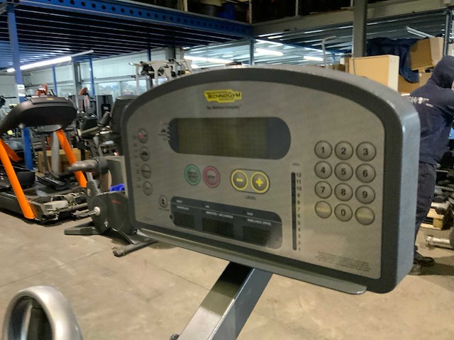 Technogym top xt arm fiets crosstrainer - afbeelding 1 van  3