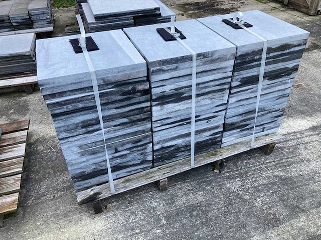 Tegel belgische blauwe steen gezaagd 63 stuks 40/40/3cm - afbeelding 1 van  2