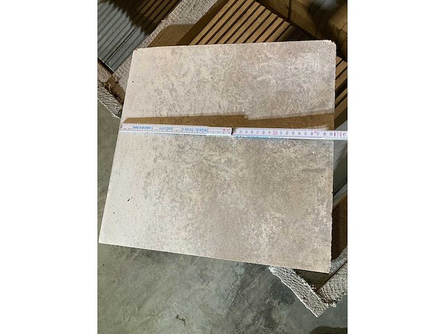 Tegels bourgondische witsteen massangis 40/40/2cm 12,80m² - afbeelding 3 van  3