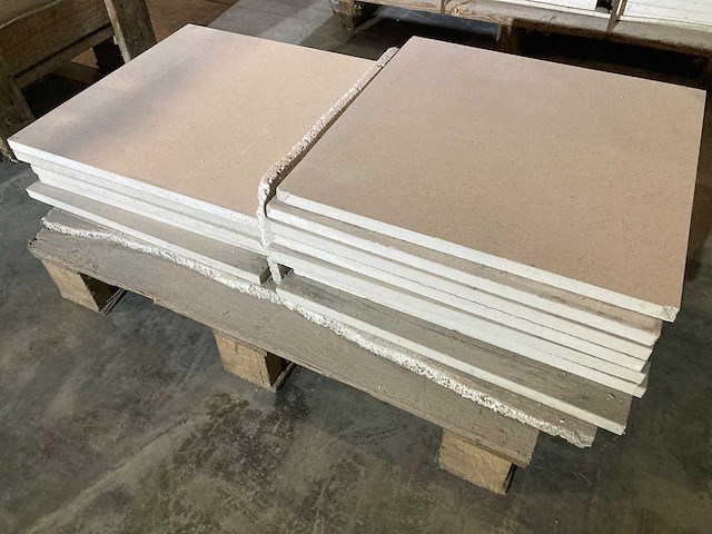 Tegels bourgondische witsteen massangis 50/50/2cm 3,75m² - afbeelding 1 van  2