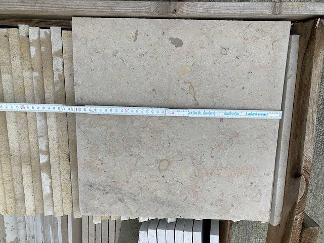 Tegels bourgondische witsteen massangis - afbeelding 2 van  3