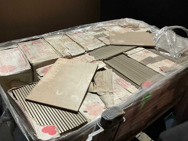 Tegels ca 24,3 m2 - afbeelding 2 van  3