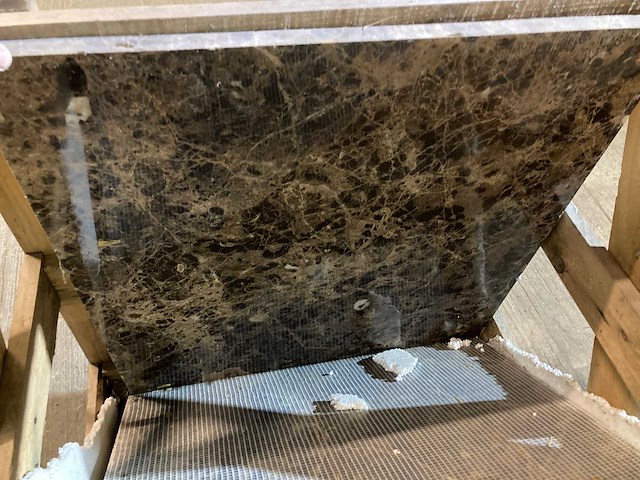 Tegels emperador dark poli 60/60/2cm: 16 stuks - afbeelding 1 van  3