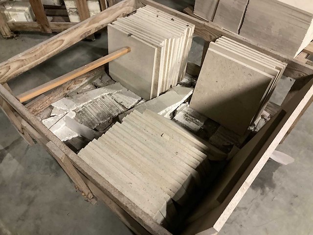 Tegels massangis 40/40/2cm 6,5m² - afbeelding 1 van  4