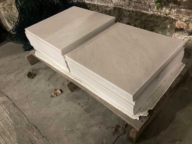 Tegels massangis 50/50/2cm 4m² - afbeelding 1 van  4