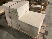 Tegels massangis 50/50/2cm en 49/49/2cm - afbeelding 1 van  9