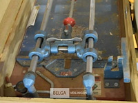 Tegelsnijder in kist - afbeelding 2 van  3