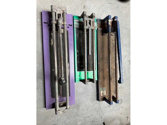 Tegelsnijders - various contractor materials (3x) - afbeelding 1 van  1