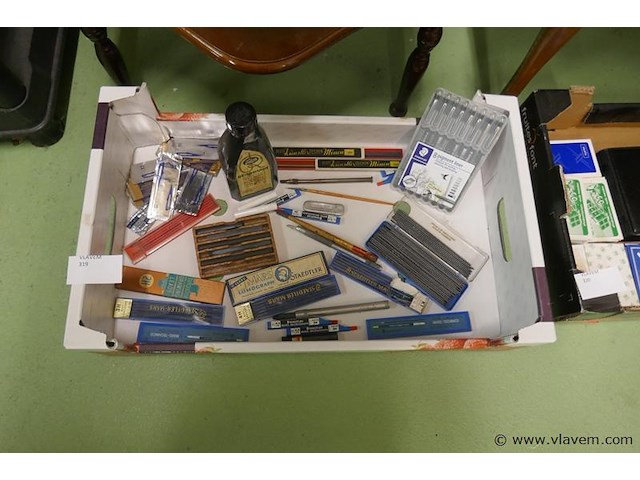 Tekenbenodigdheden - afbeelding 1 van  1