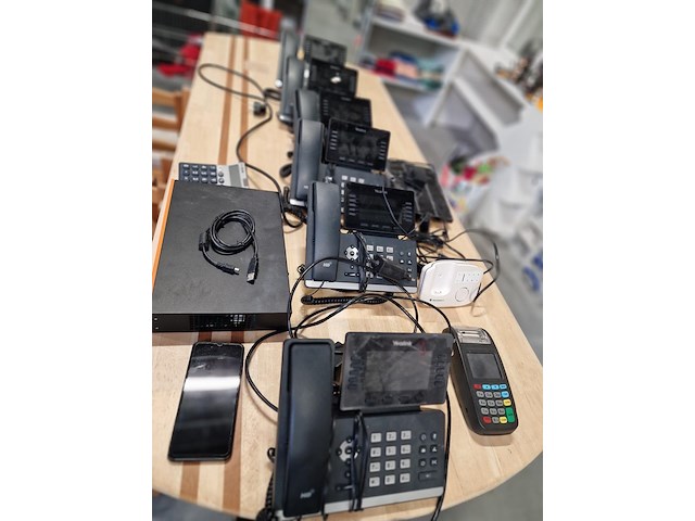 Telefooncentrale en toestellen - afbeelding 1 van  11