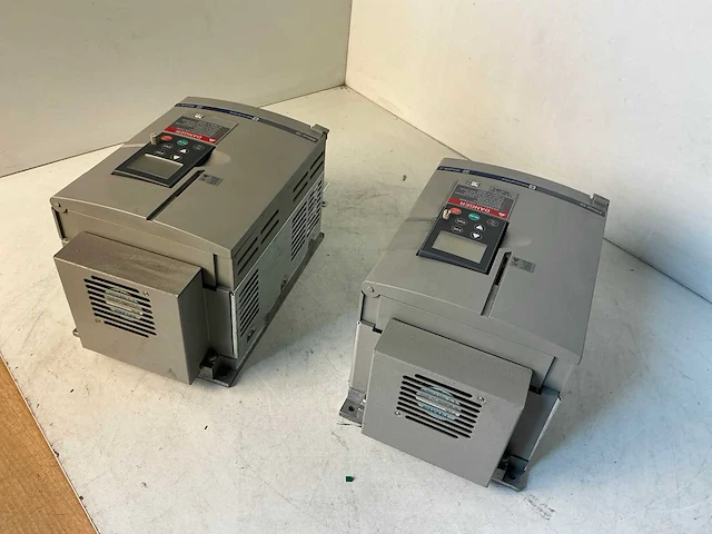 Telemecanique altivar58 atv58pu29n4 frequentieregelaar (2x) - afbeelding 7 van  7