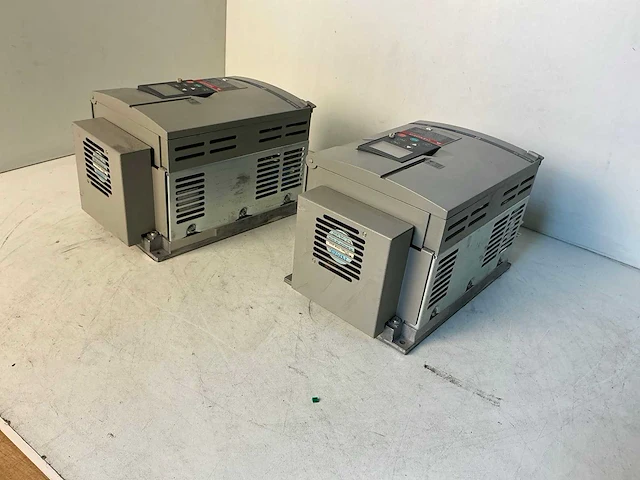 Telemecanique altivar58 atv58pu29n4 frequentieregelaar (2x) - afbeelding 3 van  6