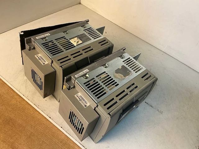 Telemecanique altivar58 atv58pu29n4 frequentieregelaar (2x) - afbeelding 5 van  6