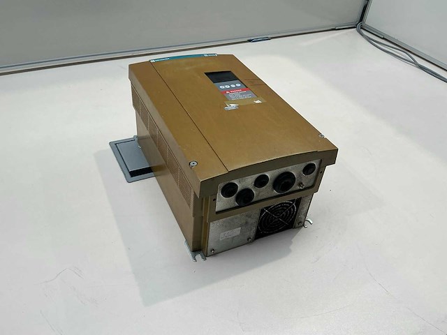 Telemecanique atv18d16n4 frequentieregelaar - afbeelding 1 van  2