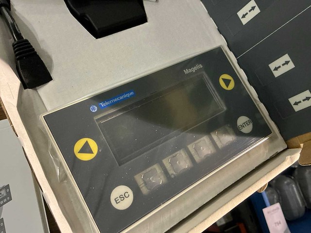 Telemecanique magelis xbt n400 bedieningspaneel - afbeelding 1 van  3
