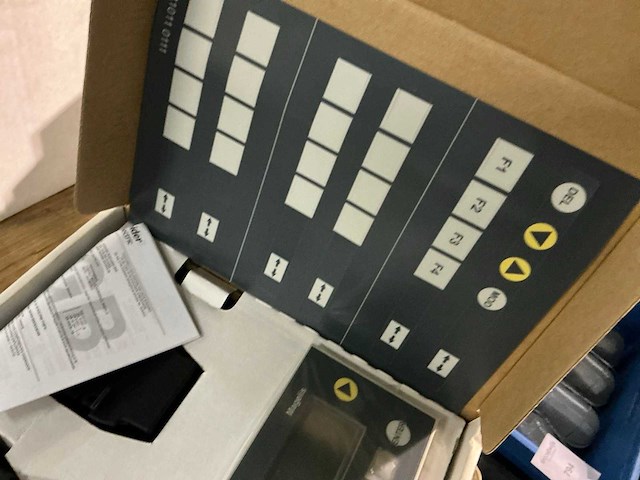 Telemecanique magelis xbt n400 bedieningspaneel - afbeelding 2 van  3