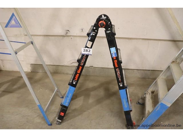 Telescopische ladder - little giant - leveler - afbeelding 1 van  2