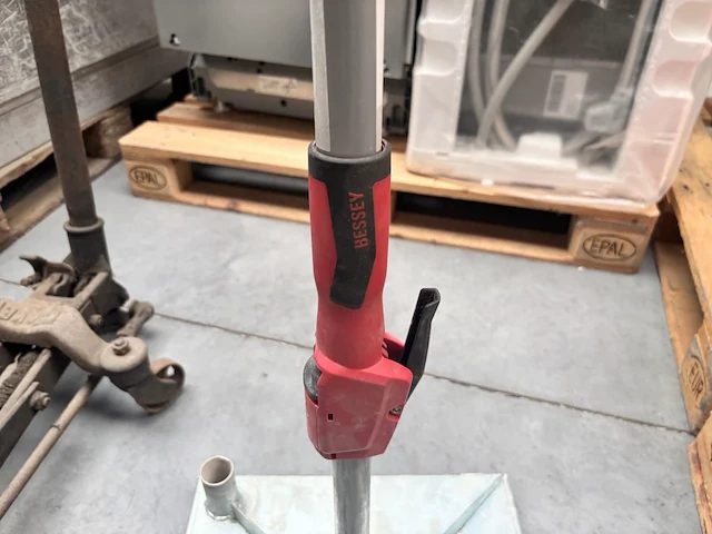 Telescopische montagesteun bessey - afbeelding 2 van  2