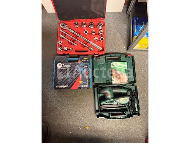 Telescopische ratelset, accu schroevendraaier set en bosch schuurmachine - afbeelding 1 van  4