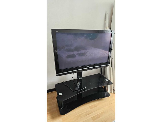 Téléviseur panasonic 42" avec table de support - afbeelding 1 van  6