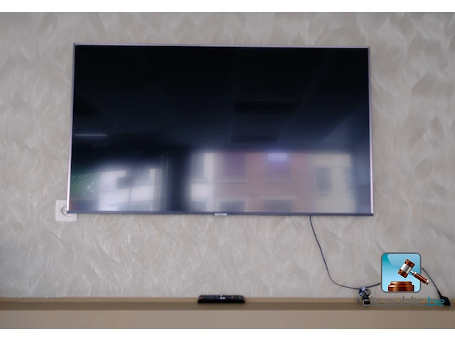 Televisie met muurbeugel - afbeelding 1 van  5