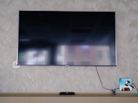 Televisie met muurbeugel