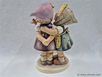 Telling her secret - afbeelding 2 van  3