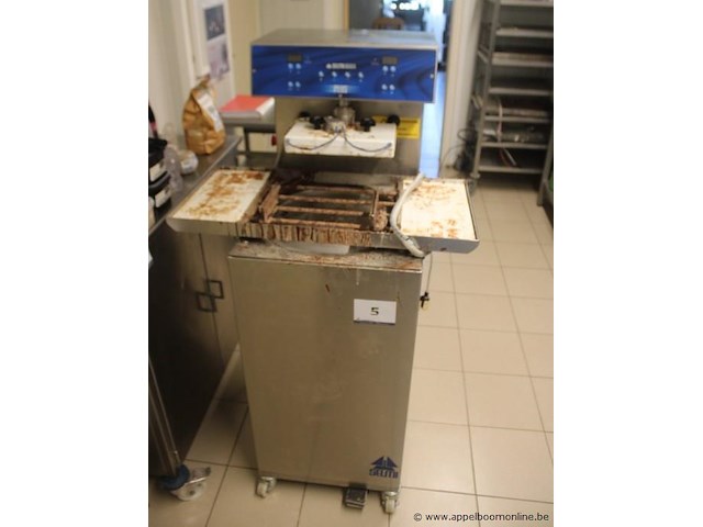 Tempering machine selmi plus, bouwjaar 2006, serienummer 1969, roestvrij staal, werking niet gekend - afbeelding 1 van  4