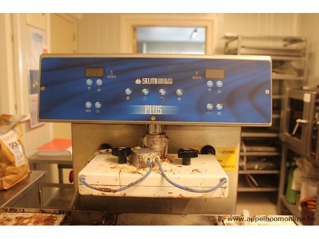 Tempering machine selmi plus, bouwjaar 2006, serienummer 1969, roestvrij staal, werking niet gekend - afbeelding 2 van  4