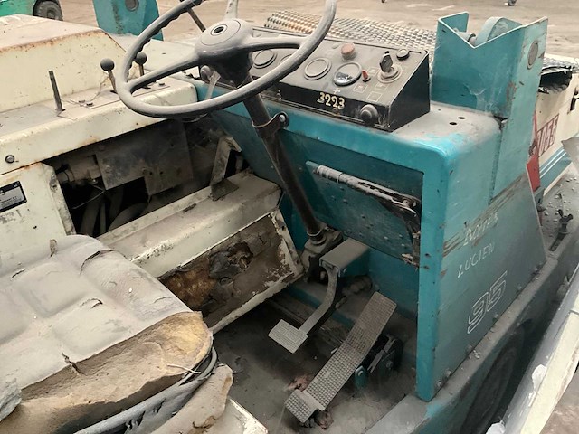 Tennant 95 sweeper borstelmachine - afbeelding 11 van  16