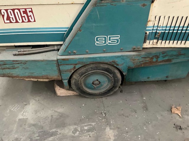 Tennant 95 sweeper borstelmachine - afbeelding 6 van  16