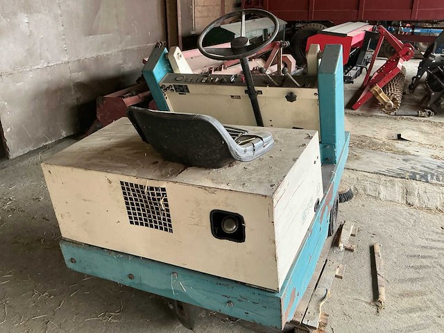 Tennant veegmachine - afbeelding 4 van  6