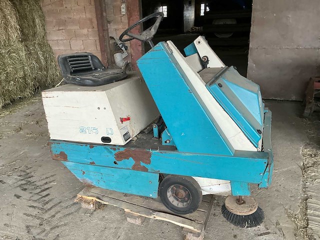 Tennant veegmachine - afbeelding 2 van  5